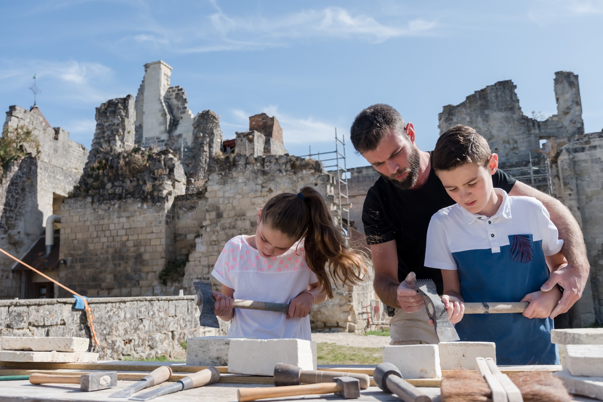 Atelier taille de pierre ASPAM ©S.Cambon GrandSoissons Agglomération (63)