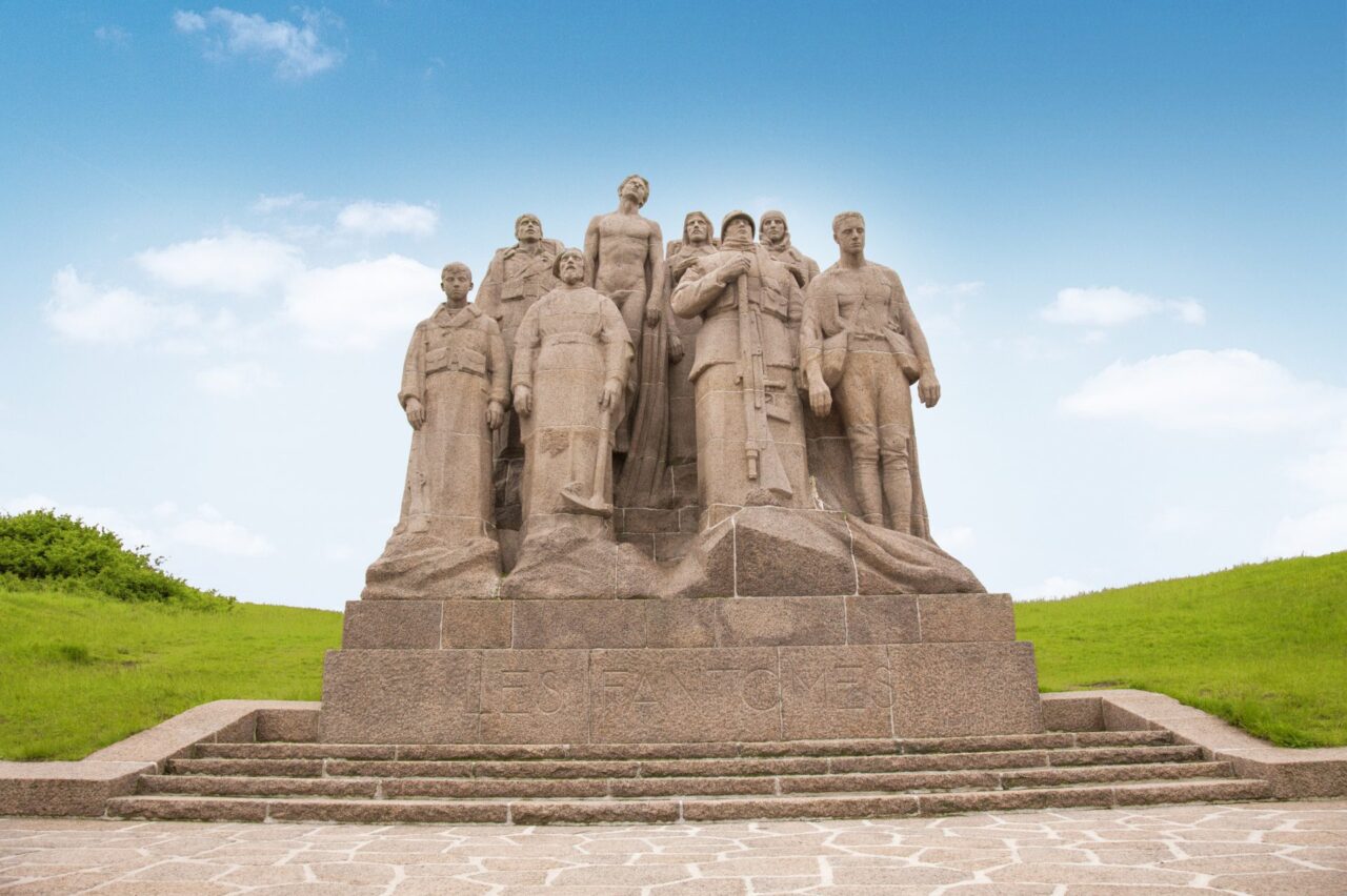 Les fantômes de Paul Landowski sur la Butte Chalmont, Oulchy-le-Château