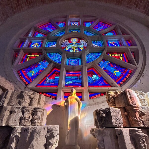 Découvrez léglise de Mont-Notre-Dame...