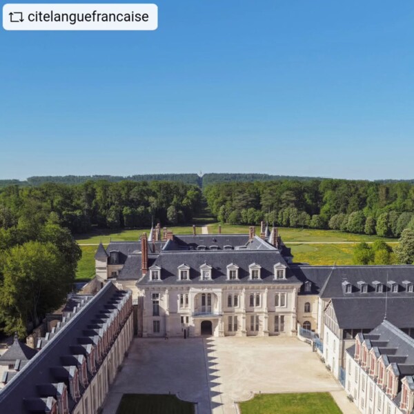 #REPOST @citelanguefrancaise - Une vue...